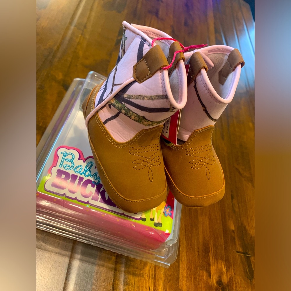 💖🤠”Baby Buckers” NWT Baby Girl Boots Pink/Brown/Camo Print Sz 3